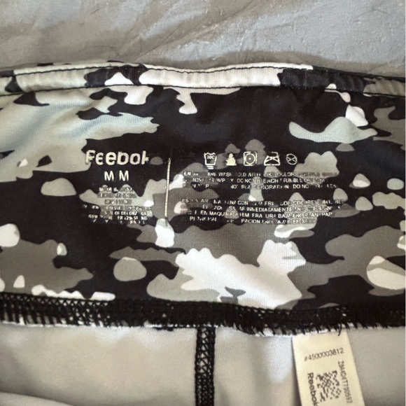 3 Women’s leggings size Medium - Picture 7 of 10